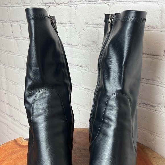 Silent D High Heel Careful Boots in Black - Picture 4 of 13